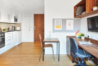 1 bed studio, Western Way, City Centre, Exeter, EX12ZT - Image 3